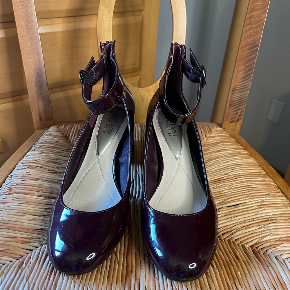 EUC Alfani step n flex size 8.5 wine heels